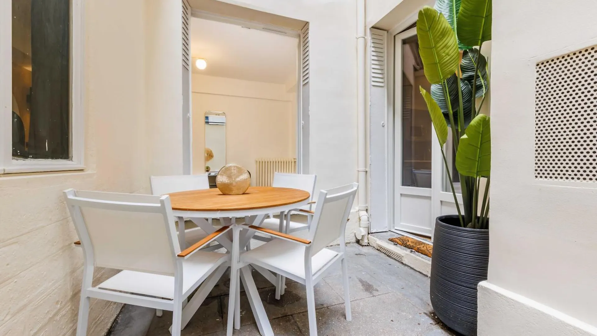 Appartement Superb With Patio 6p-2bdr - Opera Grands Boulevards Parijs